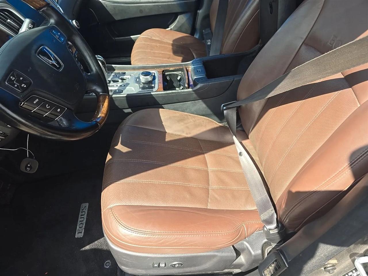 Hyundai Equus 4dr Sdn Signature 2012