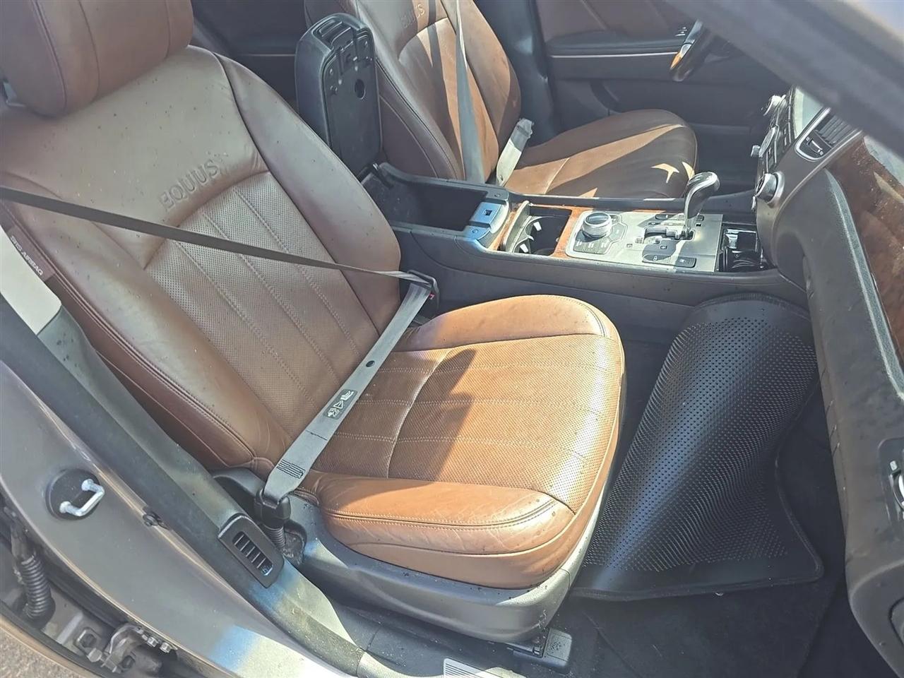 Hyundai Equus 4dr Sdn Signature 2012