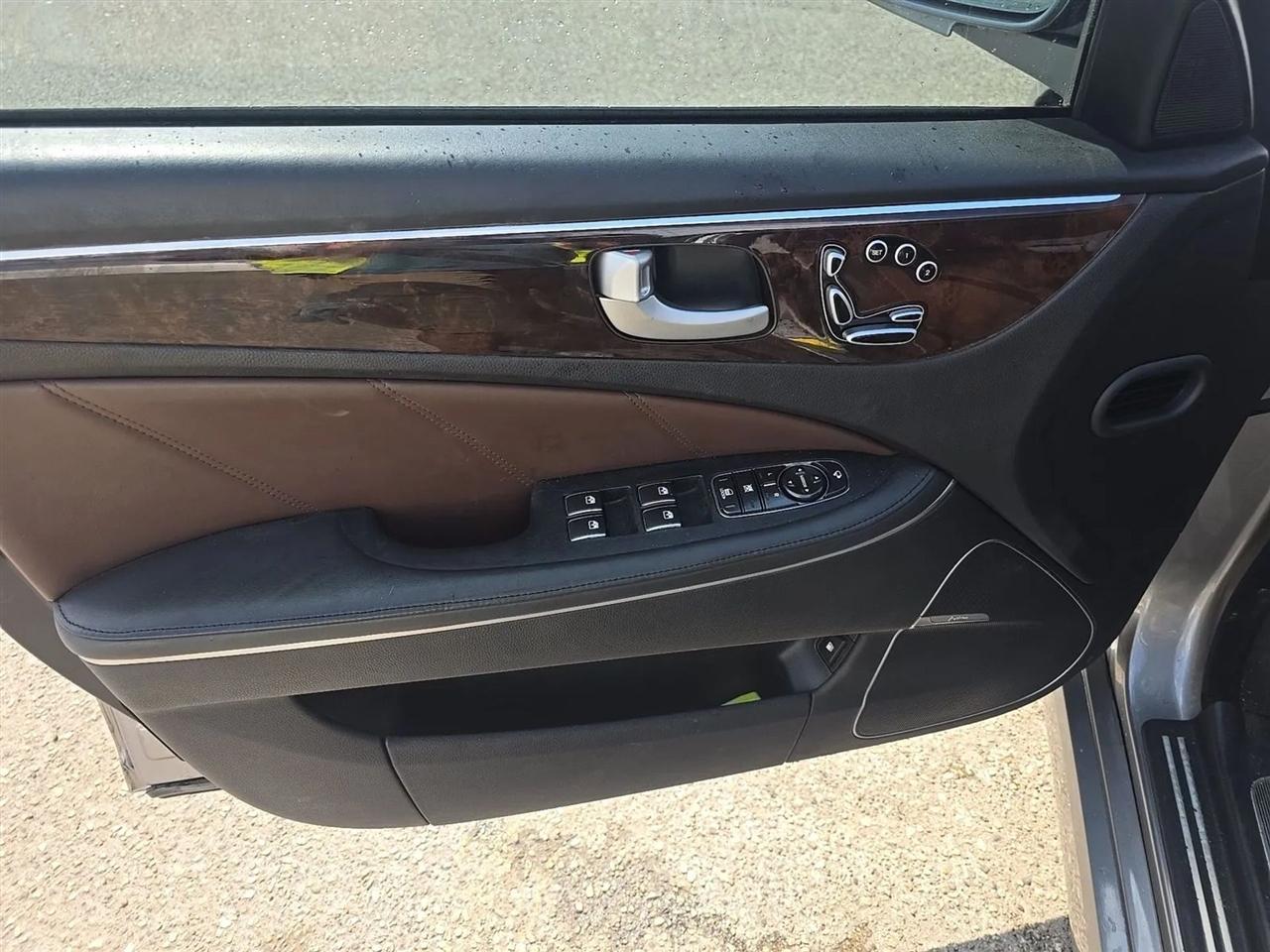 Hyundai Equus 4dr Sdn Signature 2012