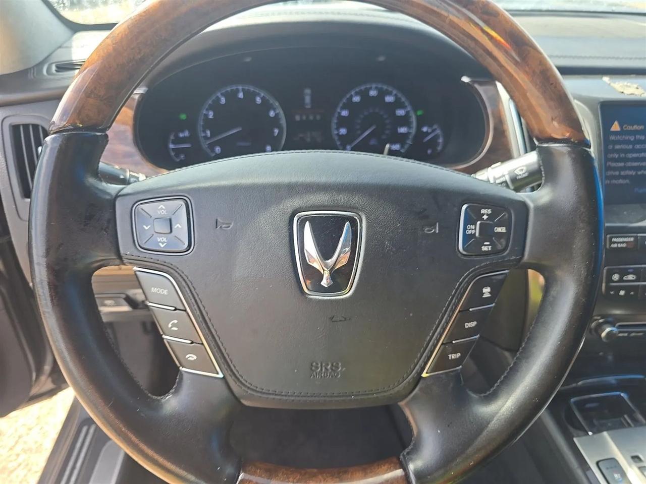 Hyundai Equus 4dr Sdn Signature 2012
