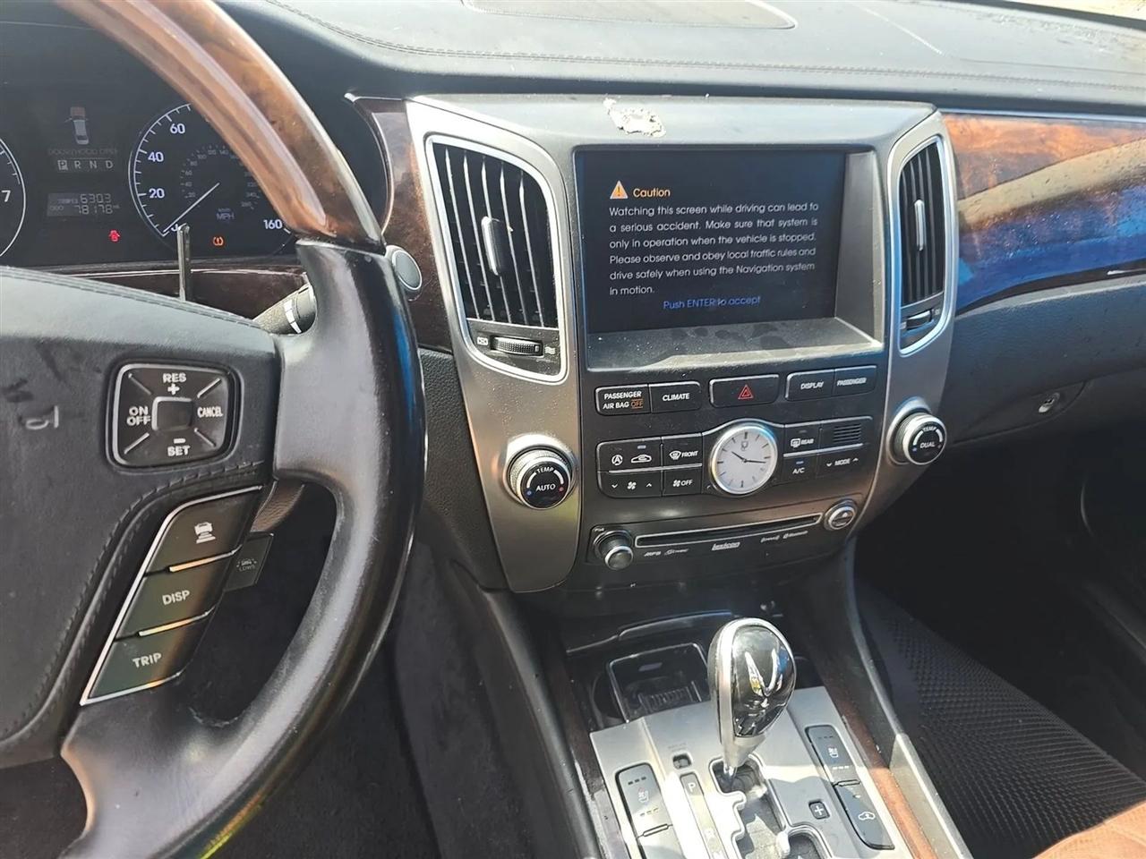 Hyundai Equus 4dr Sdn Signature 2012
