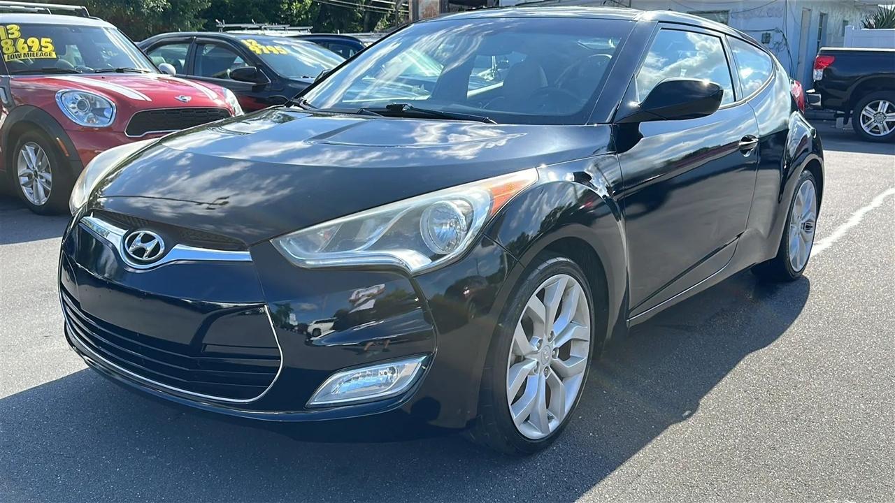 Hyundai Veloster 3dr Cpe Man w/Gray Int 2013