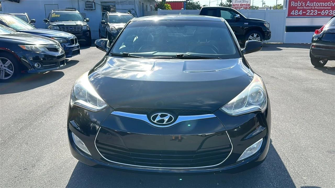 Hyundai Veloster 3dr Cpe Man w/Gray Int 2013