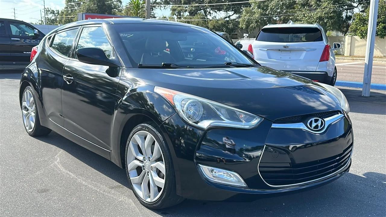 Hyundai Veloster 3dr Cpe Man w/Gray Int 2013