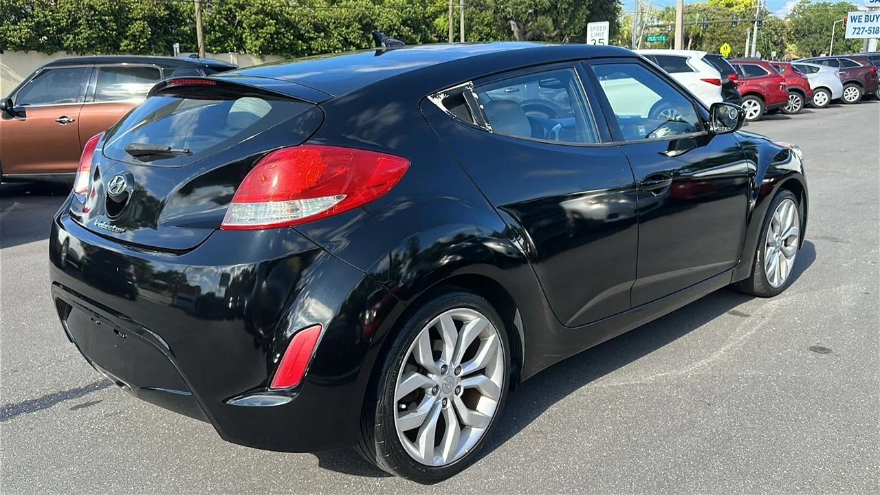 Hyundai Veloster 3dr Cpe Man w/Gray Int 2013
