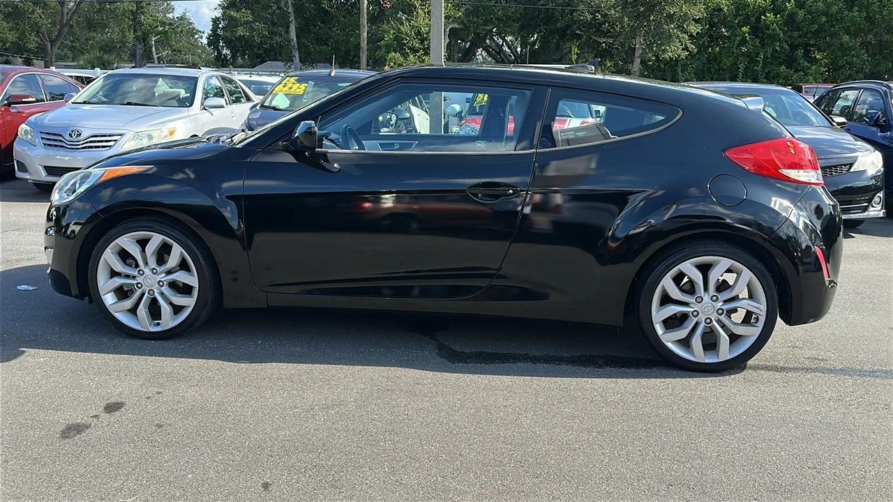 Hyundai Veloster 3dr Cpe Man w/Gray Int 2013