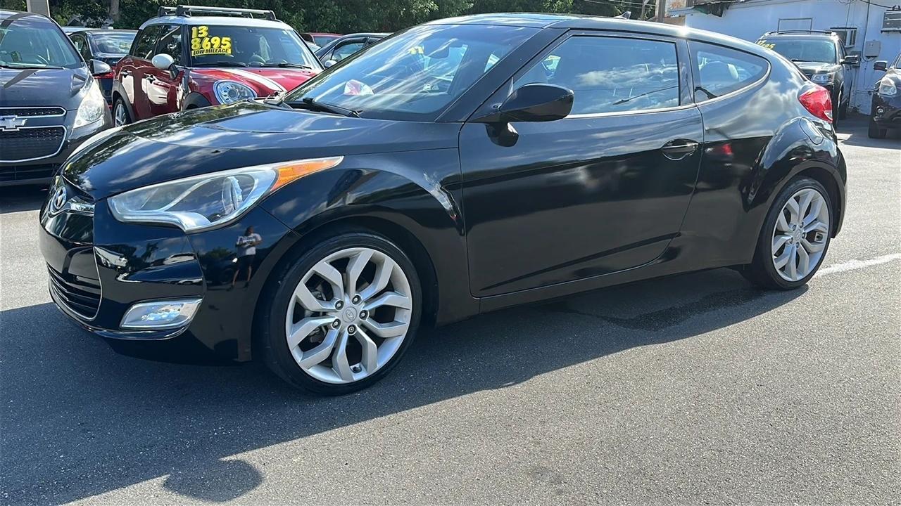 Hyundai Veloster 3dr Cpe Man w/Gray Int 2013