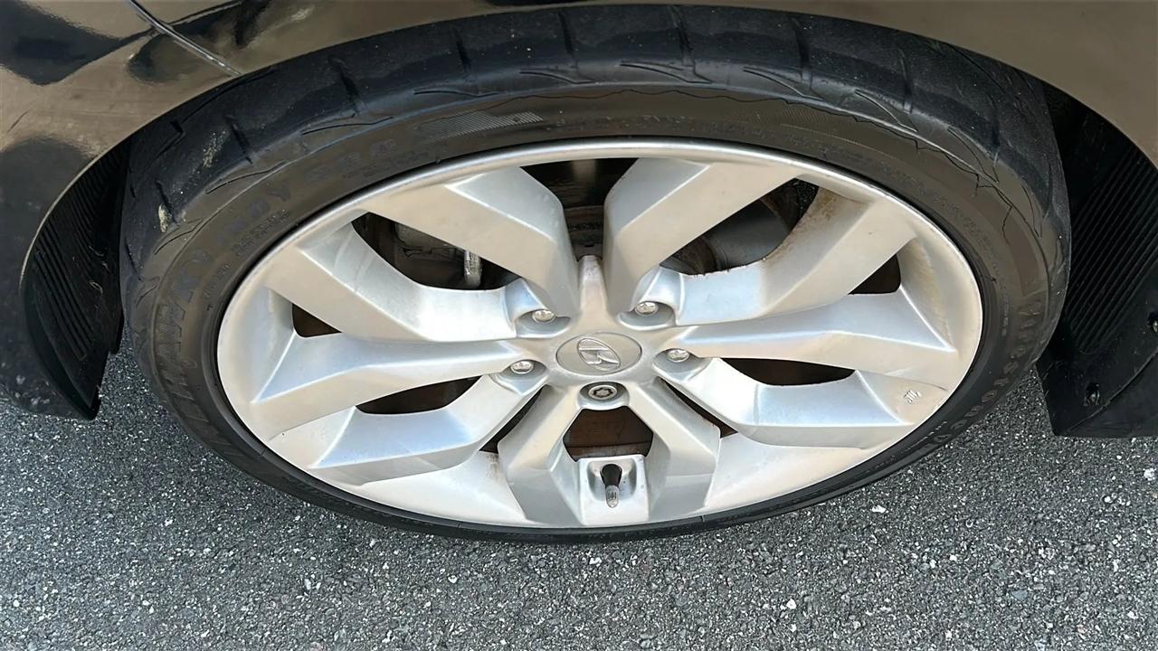 Hyundai Veloster 3dr Cpe Man w/Gray Int 2013