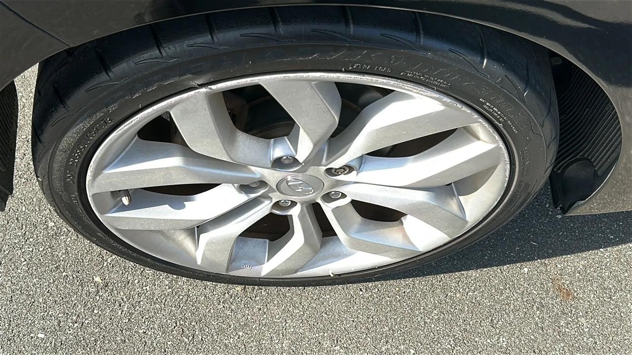 Hyundai Veloster 3dr Cpe Man w/Gray Int 2013