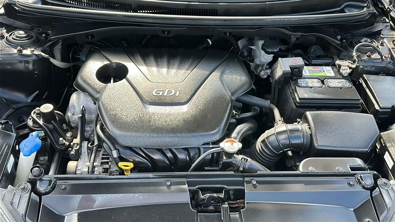 Hyundai Veloster 3dr Cpe Man w/Gray Int 2013