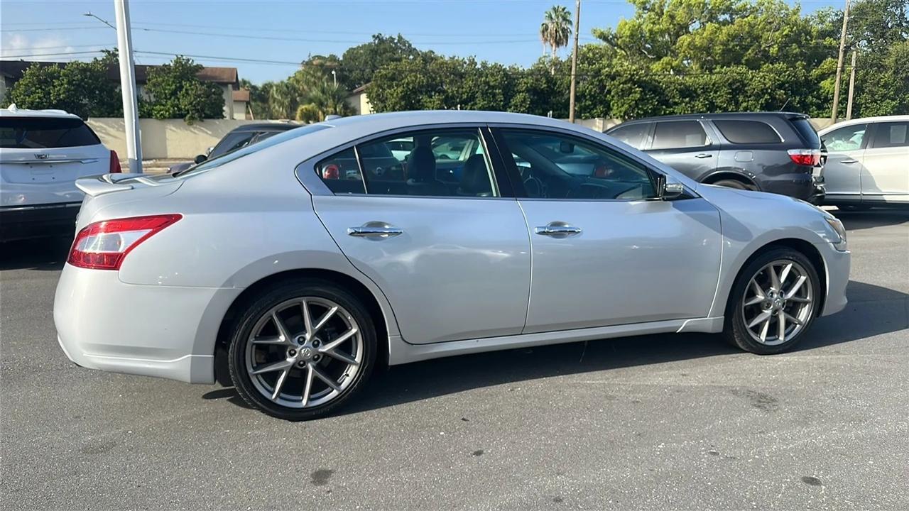 Nissan Maxima 4dr Sdn V6 CVT 3.5 SV w/Sport Pkg 2011