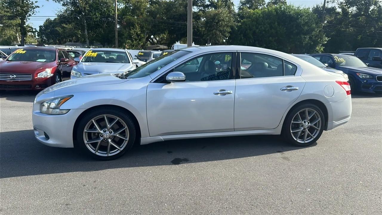 Nissan Maxima 4dr Sdn V6 CVT 3.5 SV w/Sport Pkg 2011