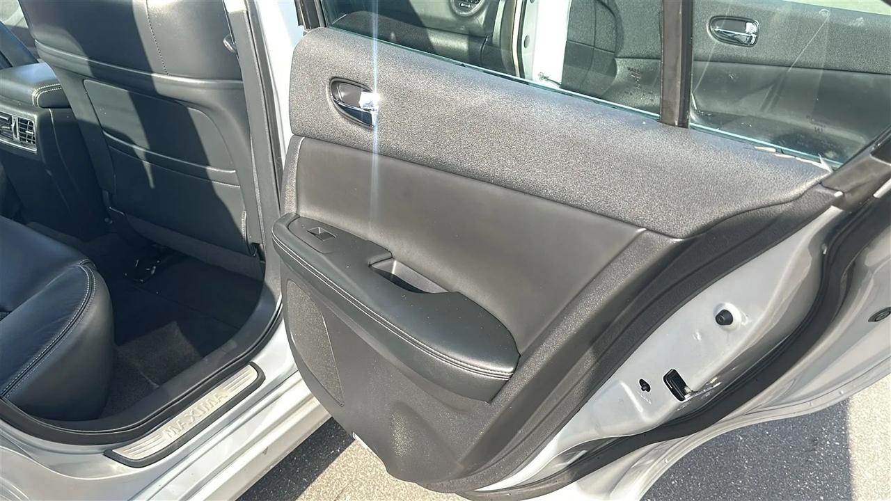 Nissan Maxima 4dr Sdn V6 CVT 3.5 SV w/Sport Pkg 2011
