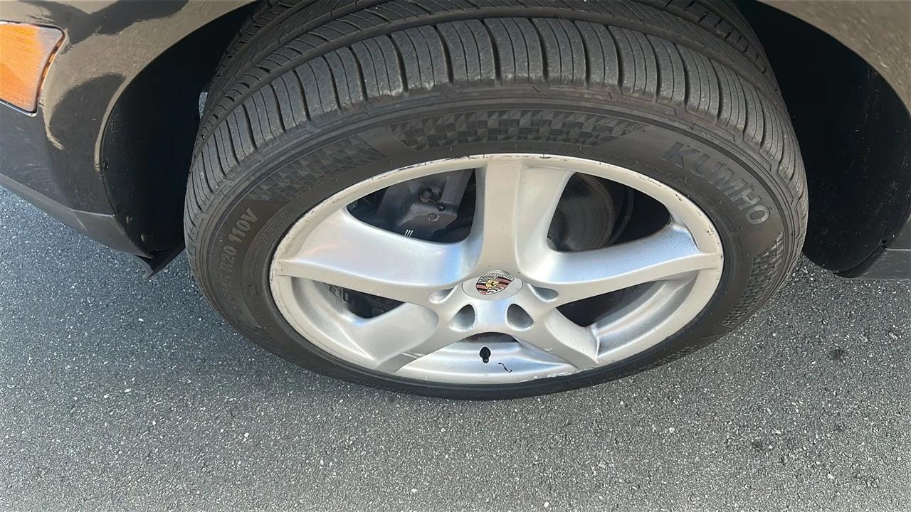 Porsche Cayenne 4dr 6-Spd Manual 2006