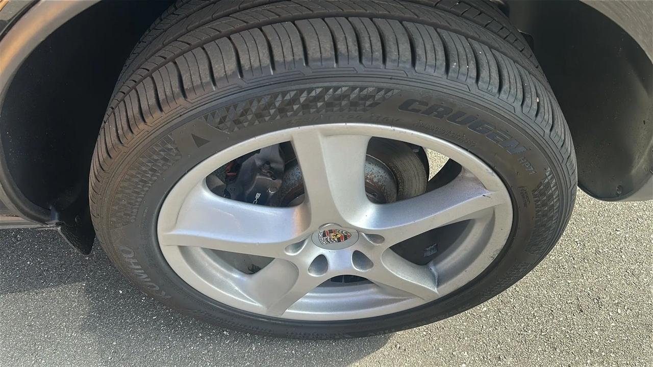 Porsche Cayenne 4dr 6-Spd Manual 2006