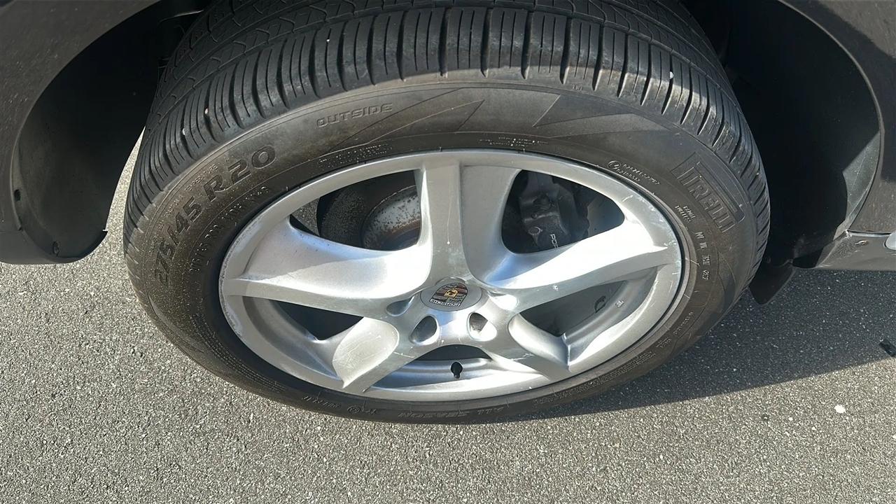 Porsche Cayenne 4dr 6-Spd Manual 2006