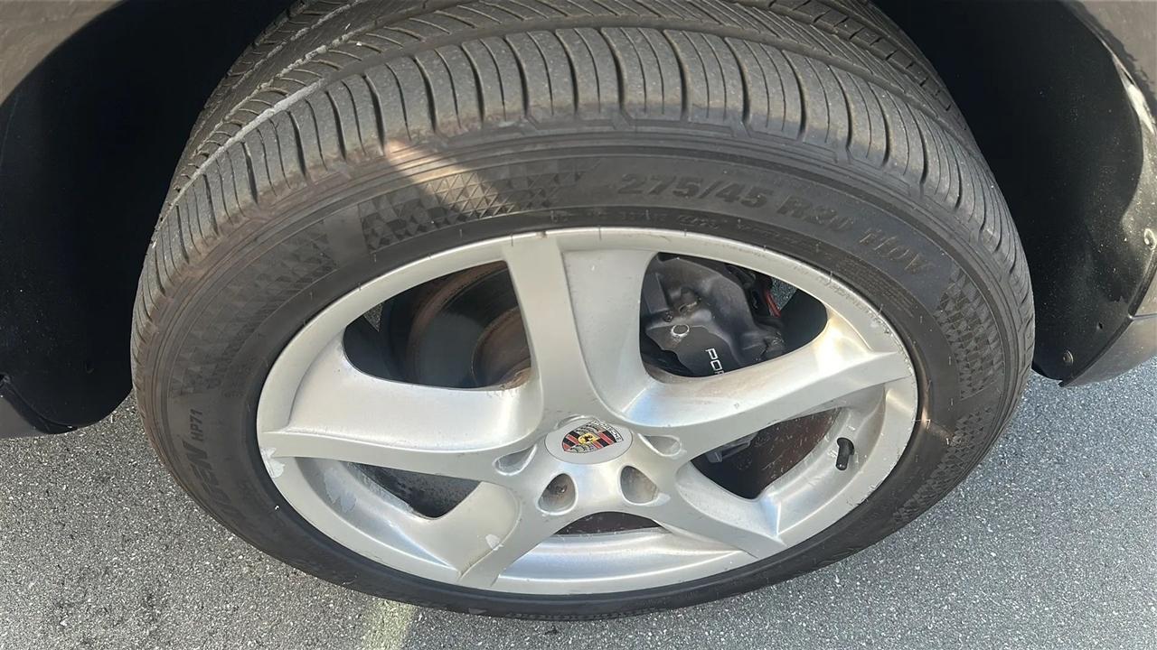 Porsche Cayenne 4dr 6-Spd Manual 2006