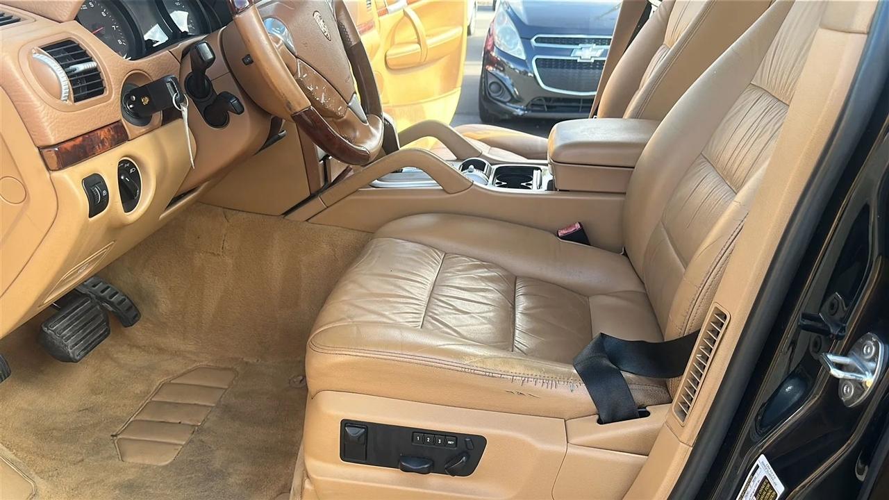 Porsche Cayenne 4dr 6-Spd Manual 2006