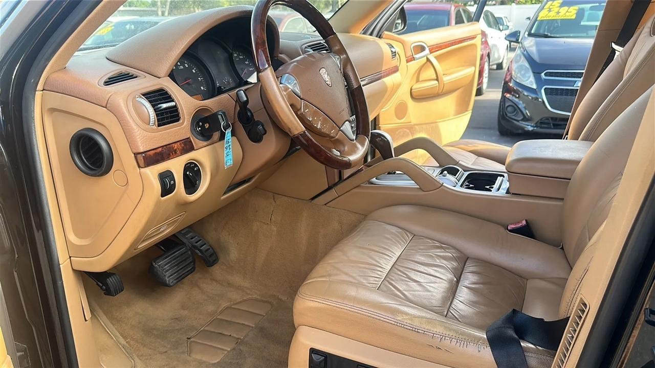 Porsche Cayenne 4dr 6-Spd Manual 2006