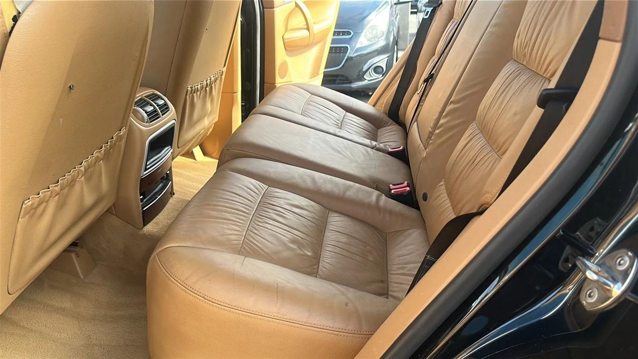 Porsche Cayenne 4dr 6-Spd Manual 2006