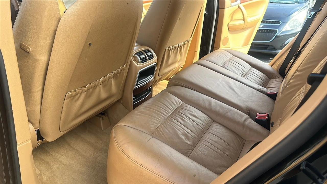 Porsche Cayenne 4dr 6-Spd Manual 2006