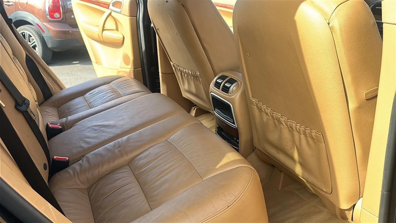 Porsche Cayenne 4dr 6-Spd Manual 2006