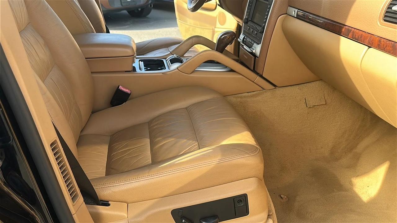 Porsche Cayenne 4dr 6-Spd Manual 2006