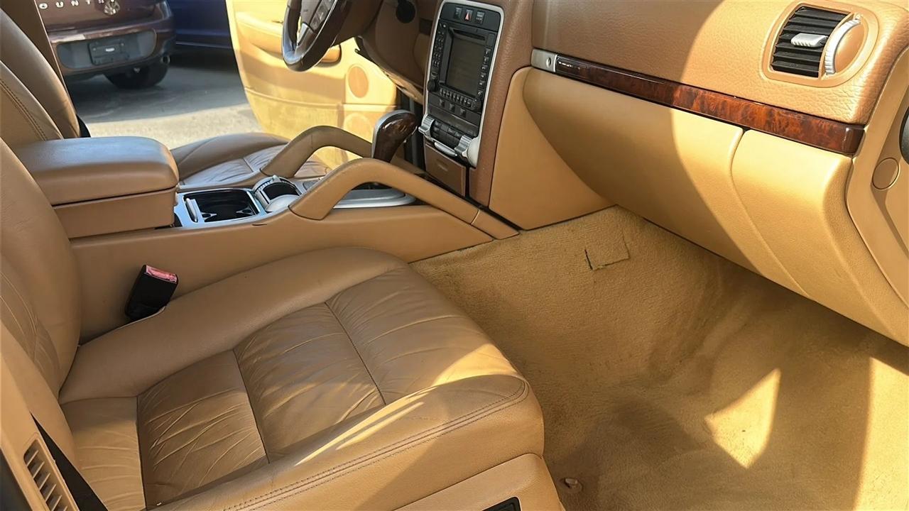 Porsche Cayenne 4dr 6-Spd Manual 2006