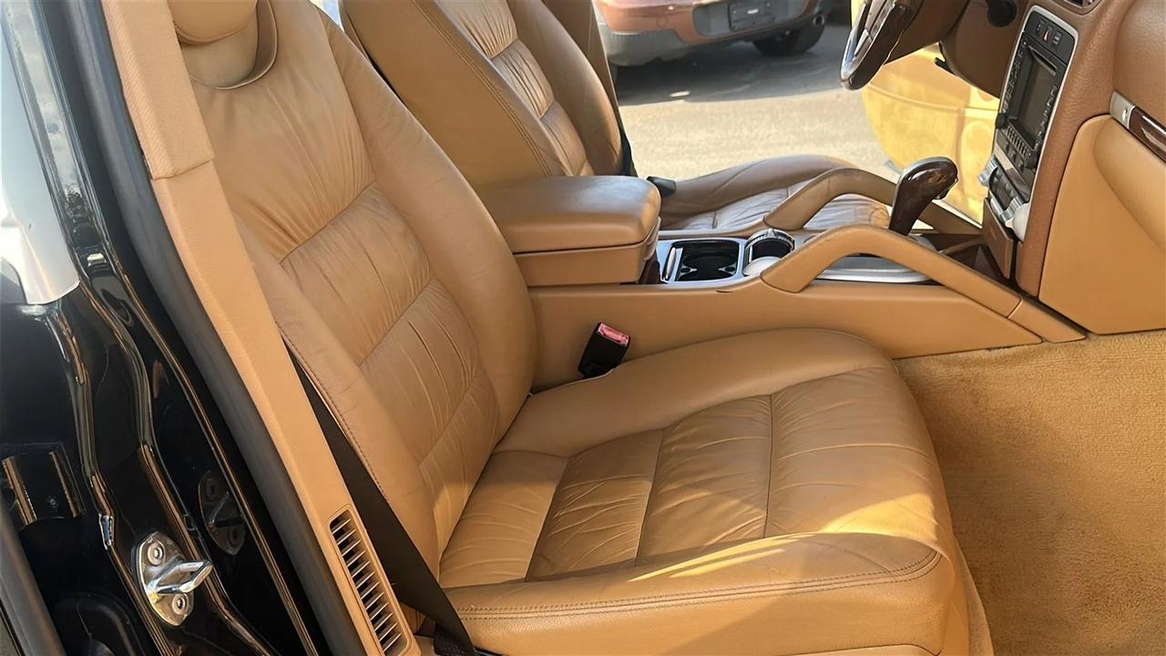 Porsche Cayenne 4dr 6-Spd Manual 2006