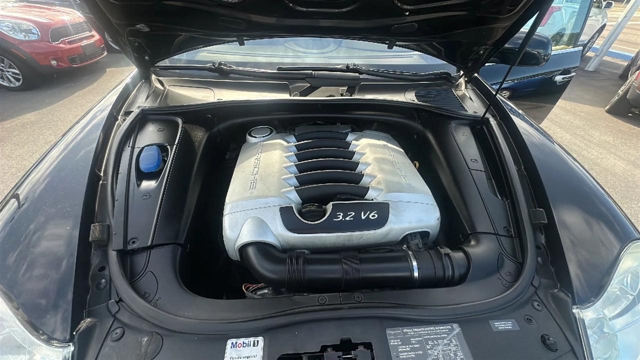 Porsche Cayenne 4dr 6-Spd Manual 2006