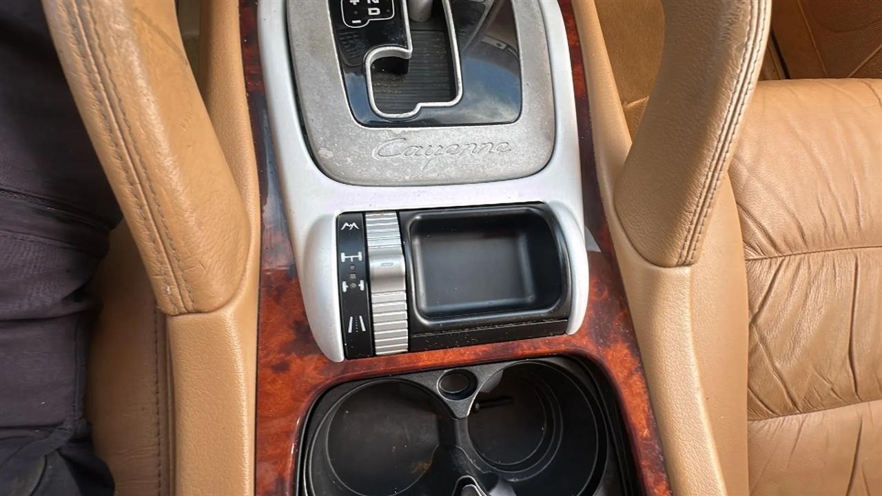 Porsche Cayenne 4dr 6-Spd Manual 2006