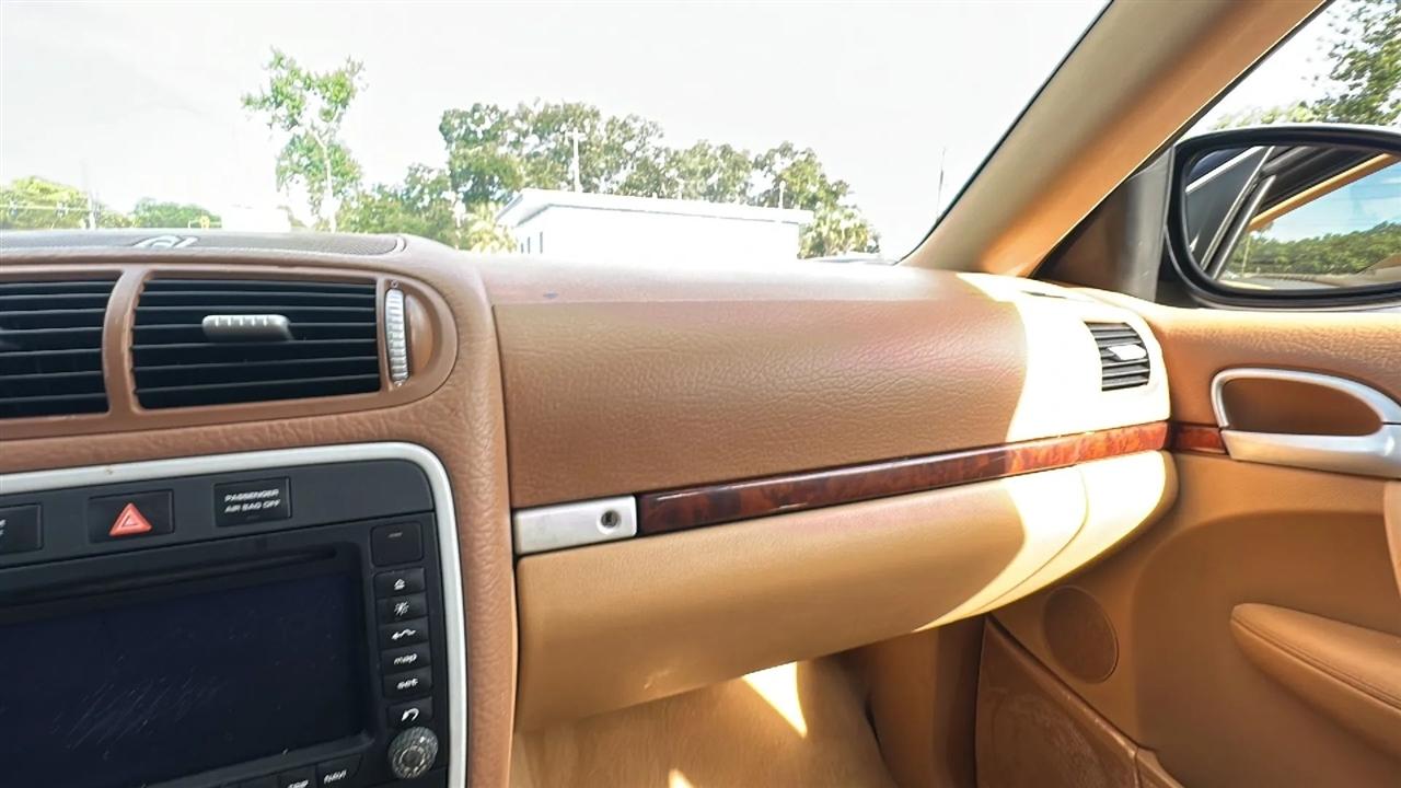 Porsche Cayenne 4dr 6-Spd Manual 2006