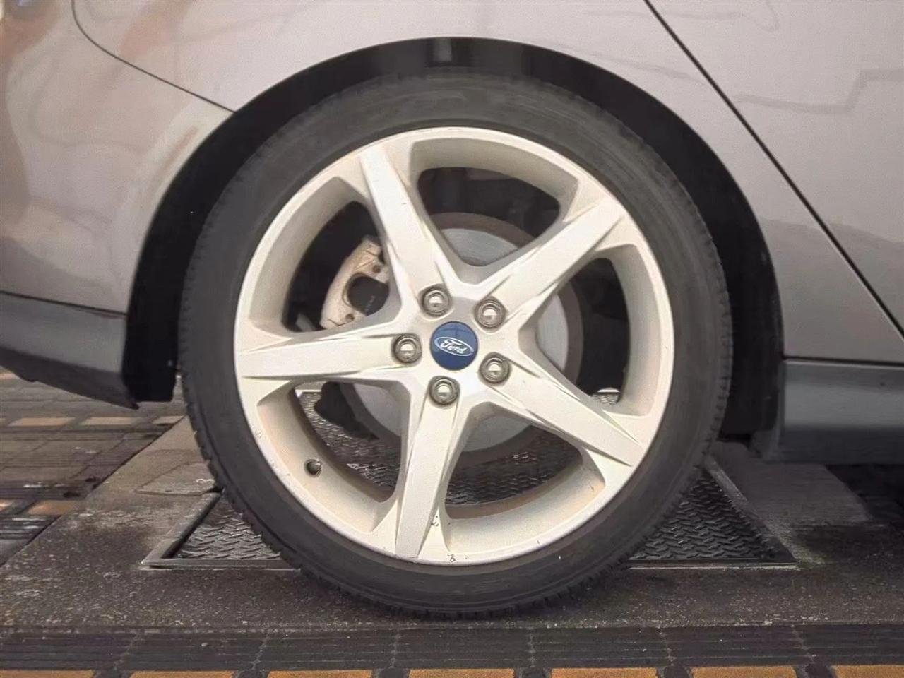 Ford Focus 5dr HB Titanium 2014