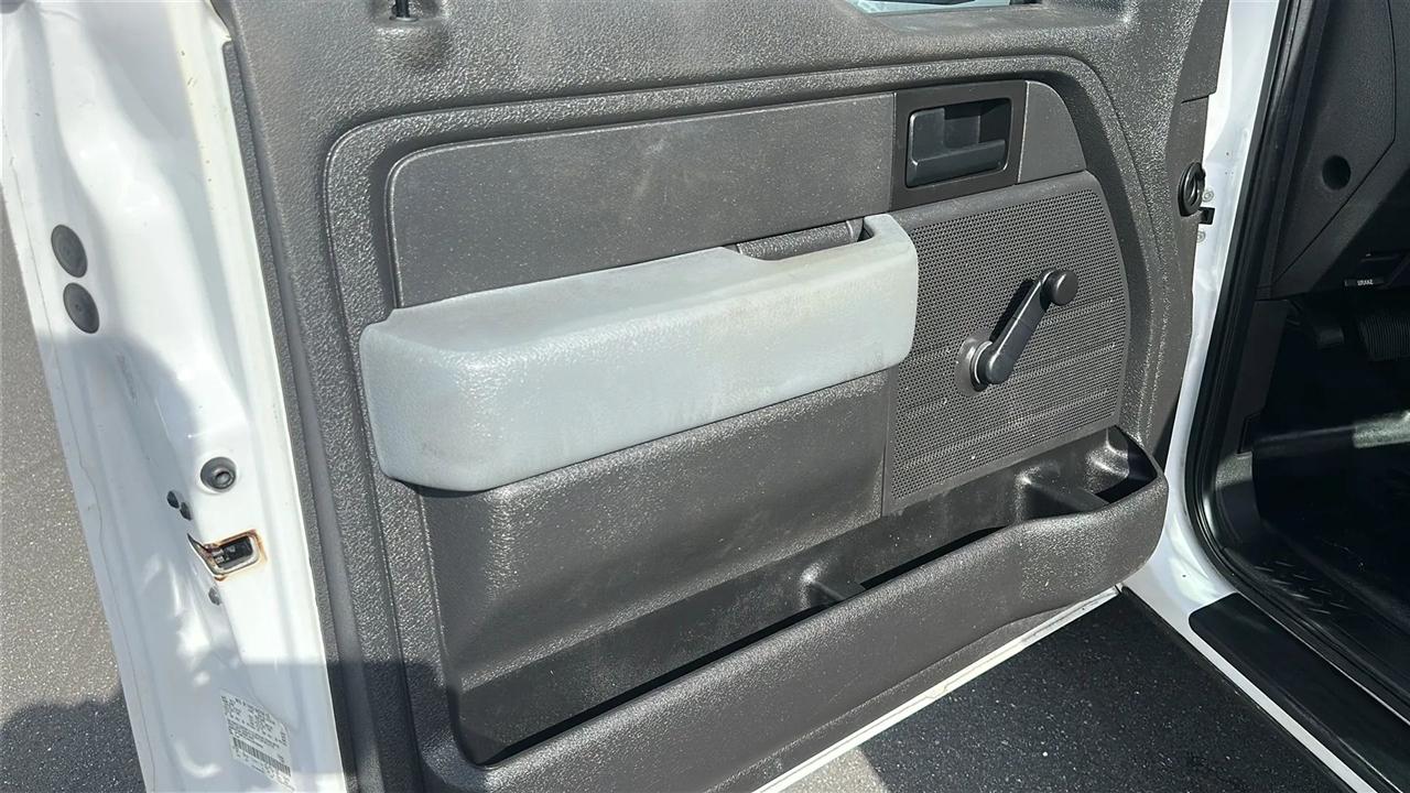 Ford F-150 2WD Reg Cab 126" STX 2014