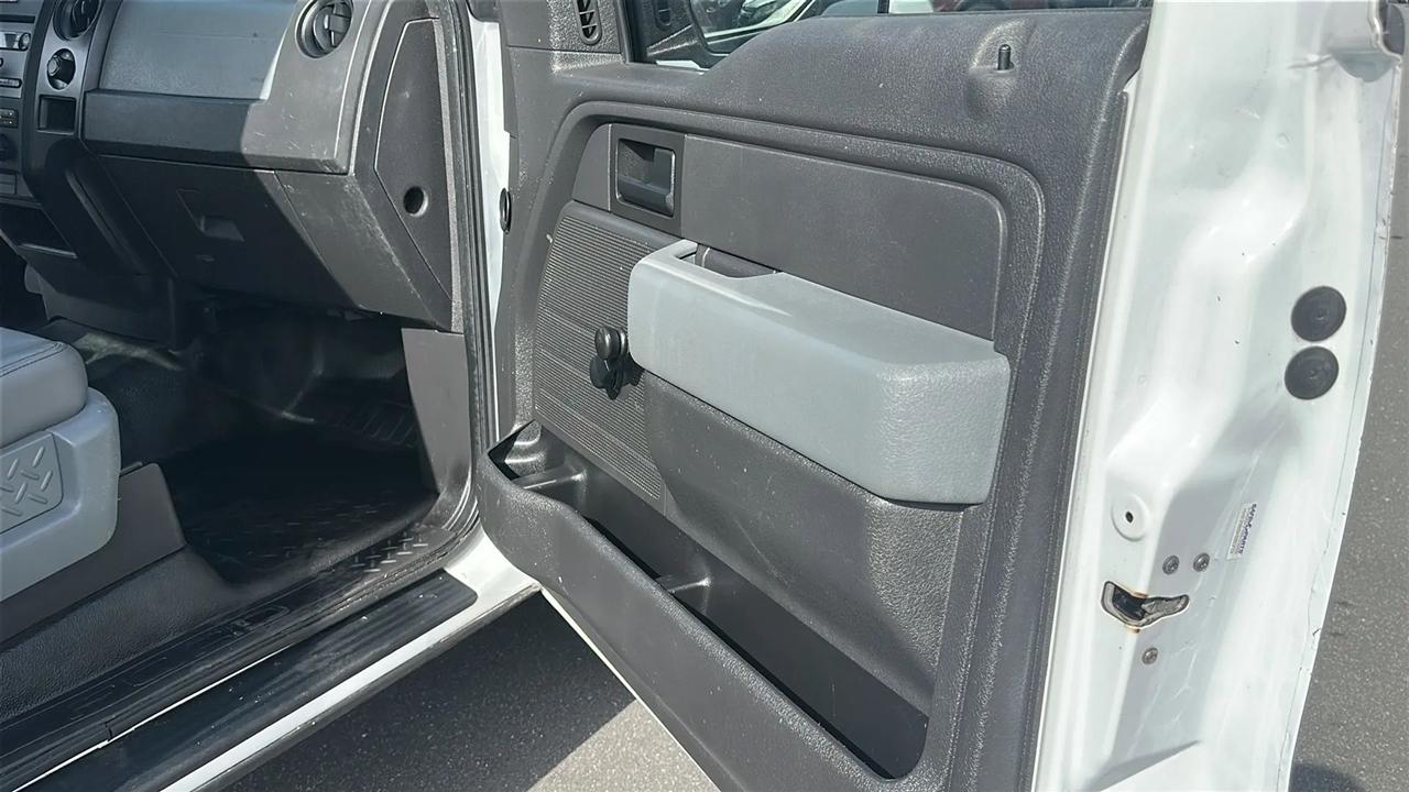 Ford F-150 2WD Reg Cab 126" STX 2014