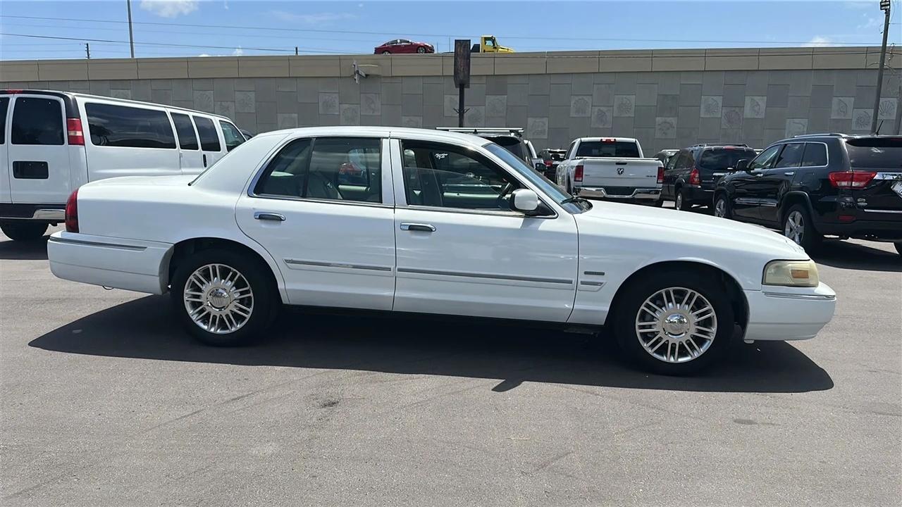 Mercury Grand Marquis 4dr Sdn LS 2009