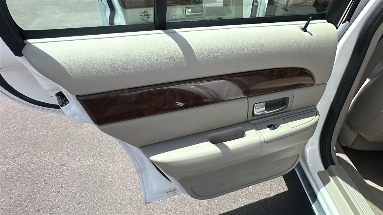 Mercury Grand Marquis 4dr Sdn LS 2009