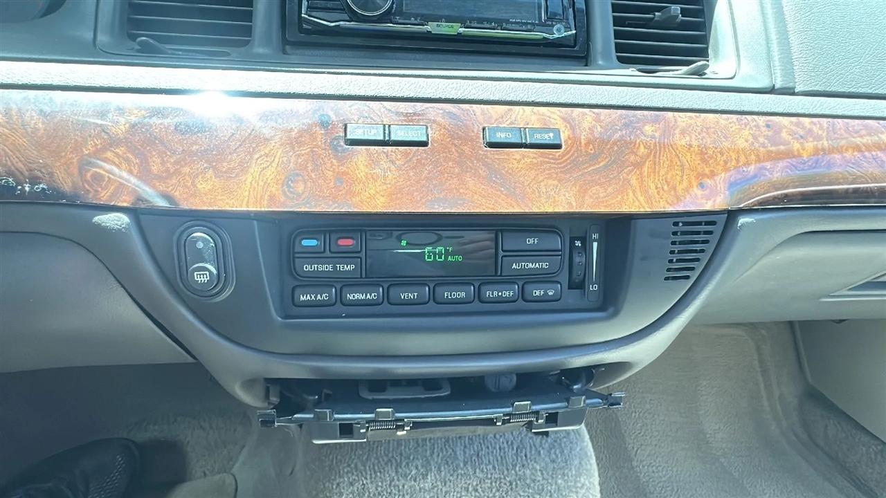 Mercury Grand Marquis 4dr Sdn LS 2009
