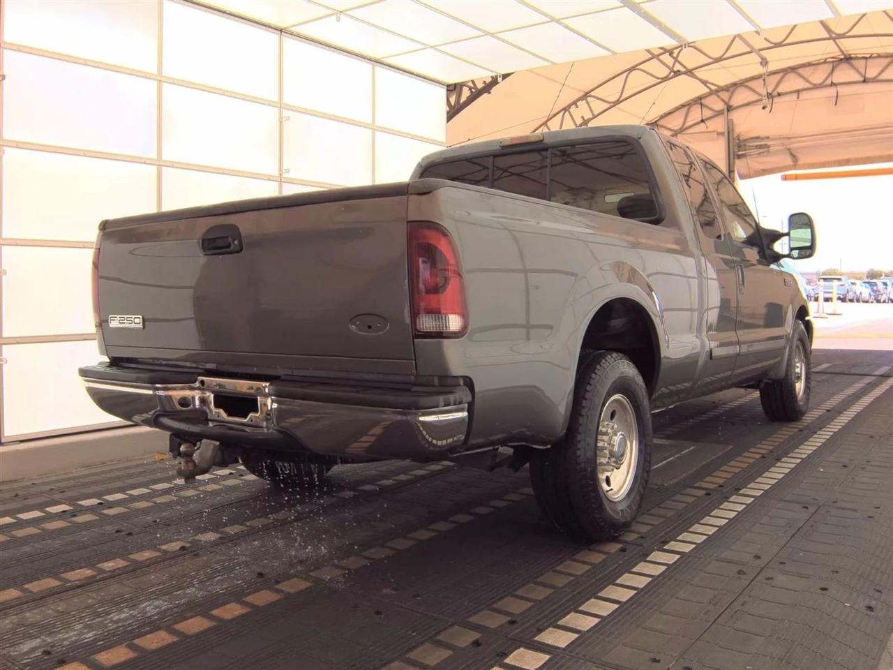 Ford Super Duty F-250 Supercab 142" Lariat 2002