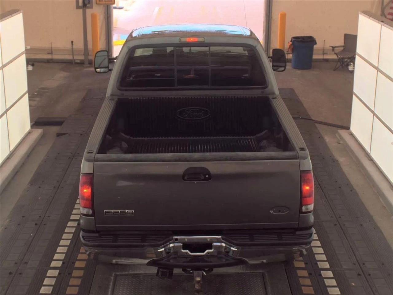 Ford Super Duty F-250 Supercab 142" Lariat 2002