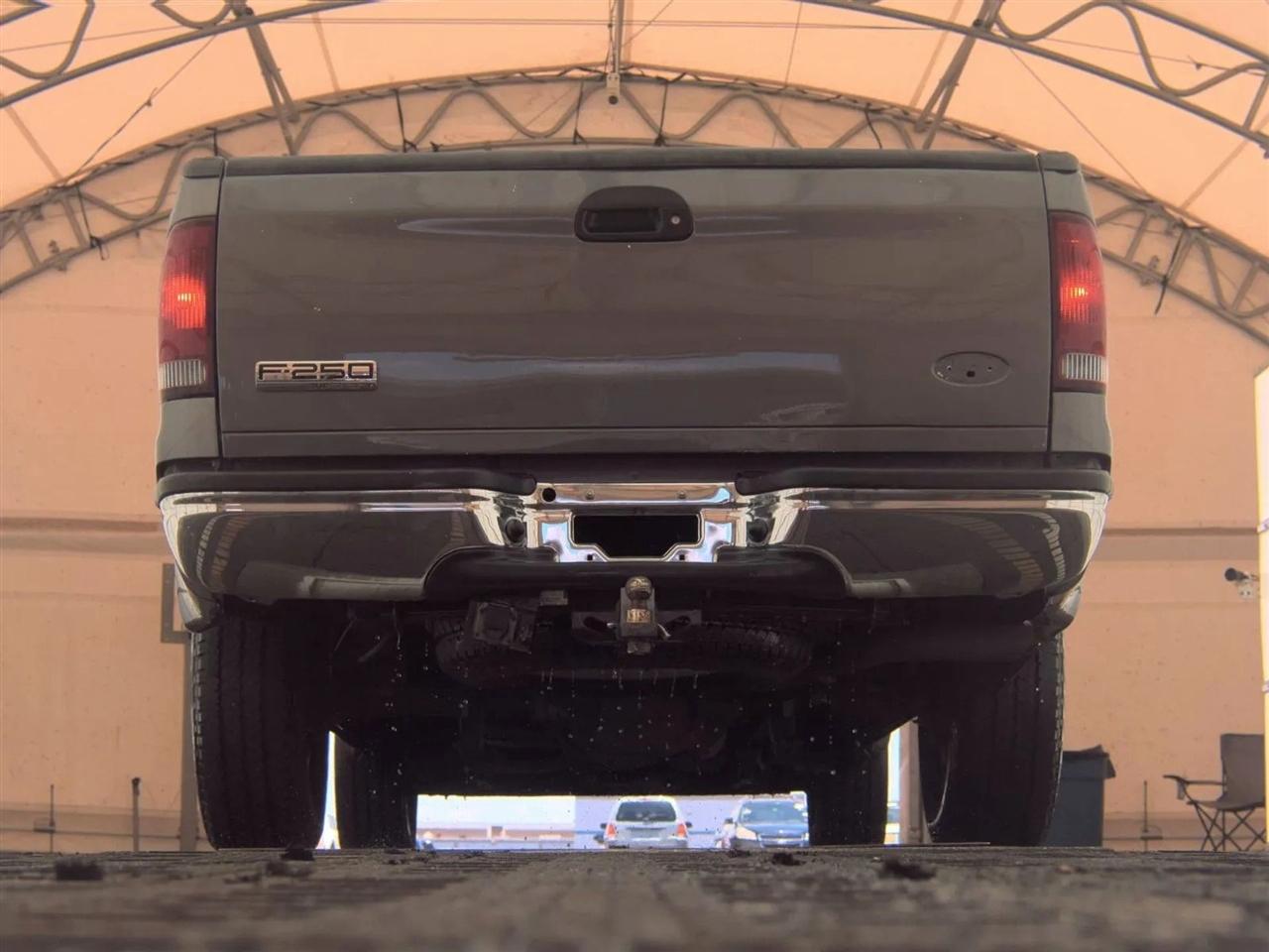 Ford Super Duty F-250 Supercab 142" Lariat 2002