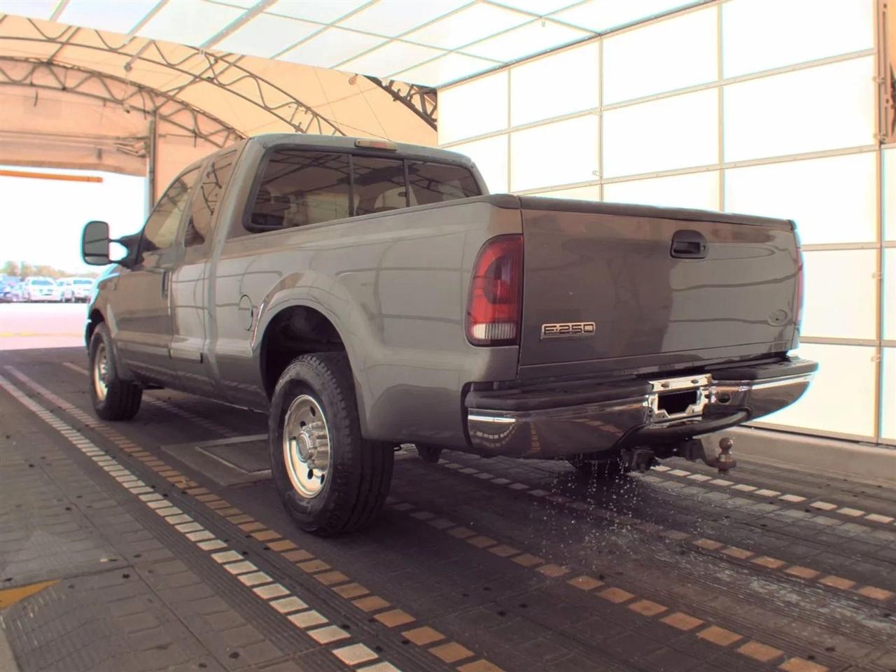 Ford Super Duty F-250 Supercab 142" Lariat 2002