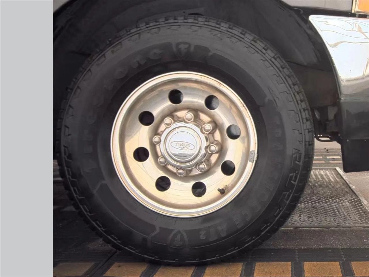 Ford Super Duty F-250 Supercab 142" Lariat 2002