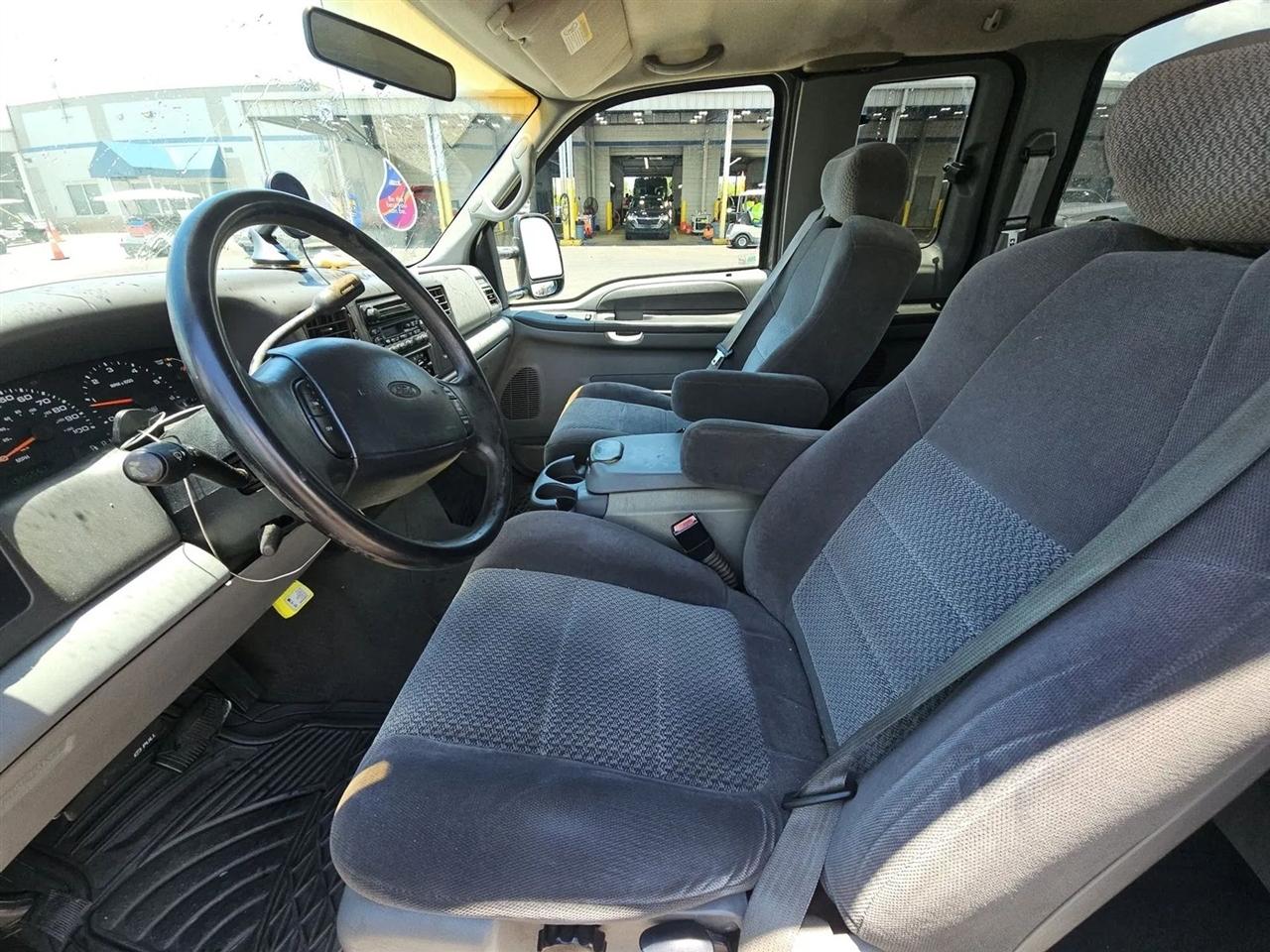Ford Super Duty F-250 Supercab 142" Lariat 2002