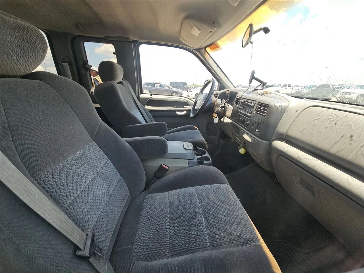 Ford Super Duty F-250 Supercab 142" Lariat 2002