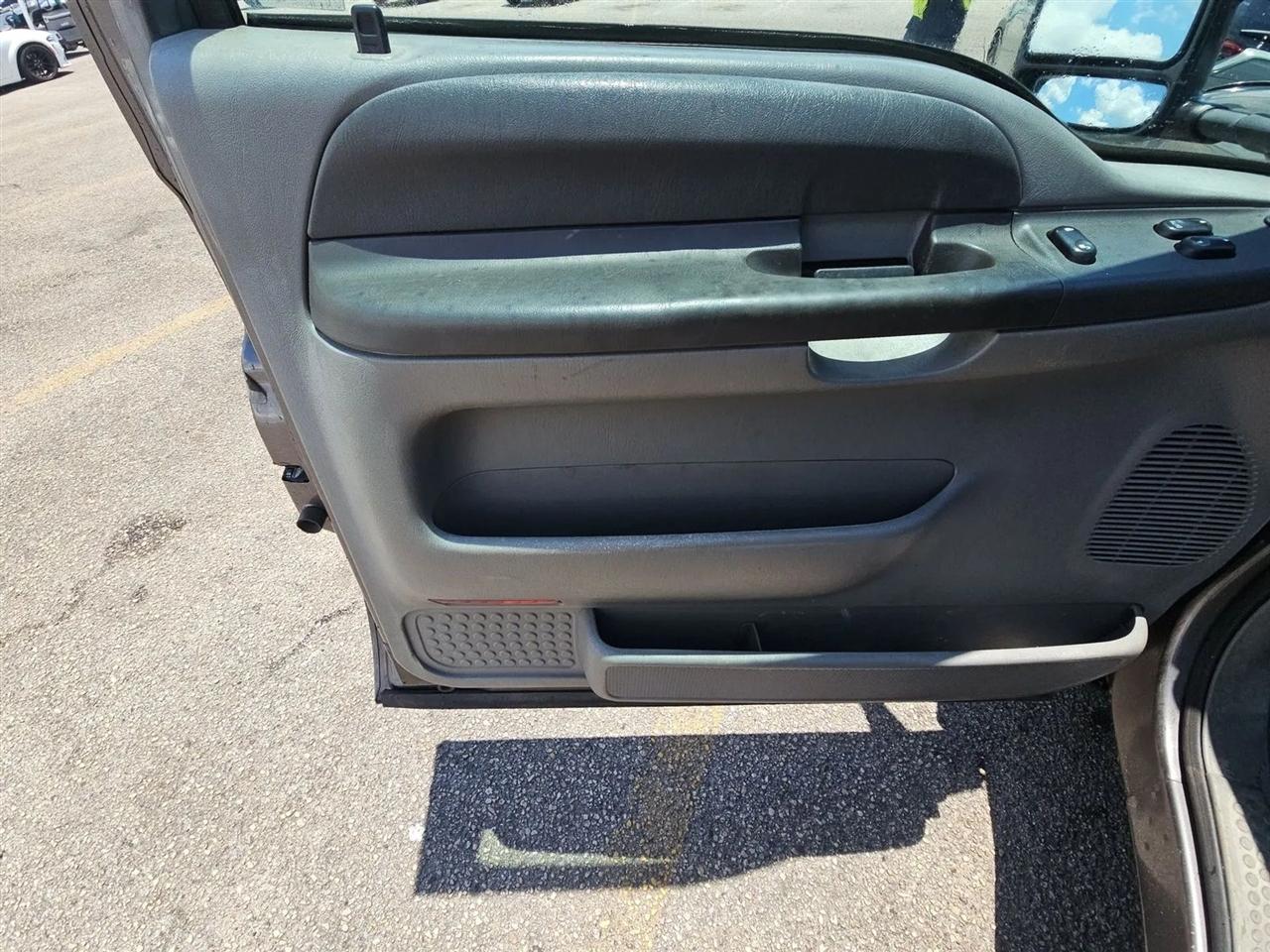 Ford Super Duty F-250 Supercab 142" Lariat 2002