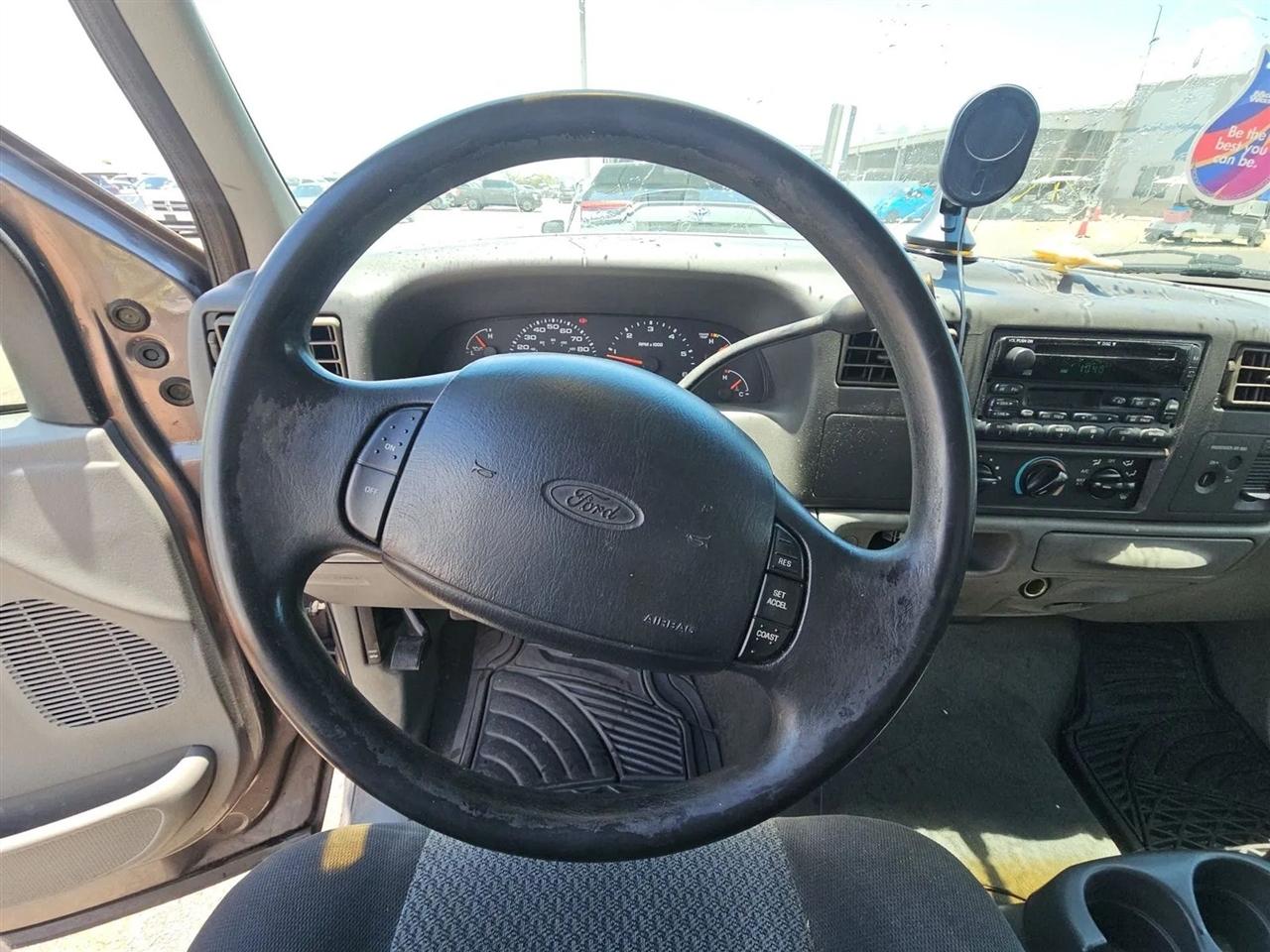 Ford Super Duty F-250 Supercab 142" Lariat 2002