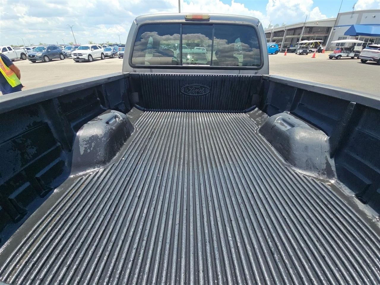 Ford Super Duty F-250 Supercab 142" Lariat 2002