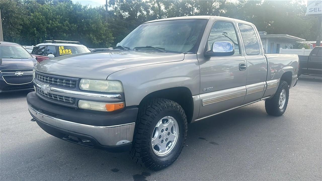 Chevrolet Silverado 1500 Ext Cab 143.5" WB 4WD LS 2002
