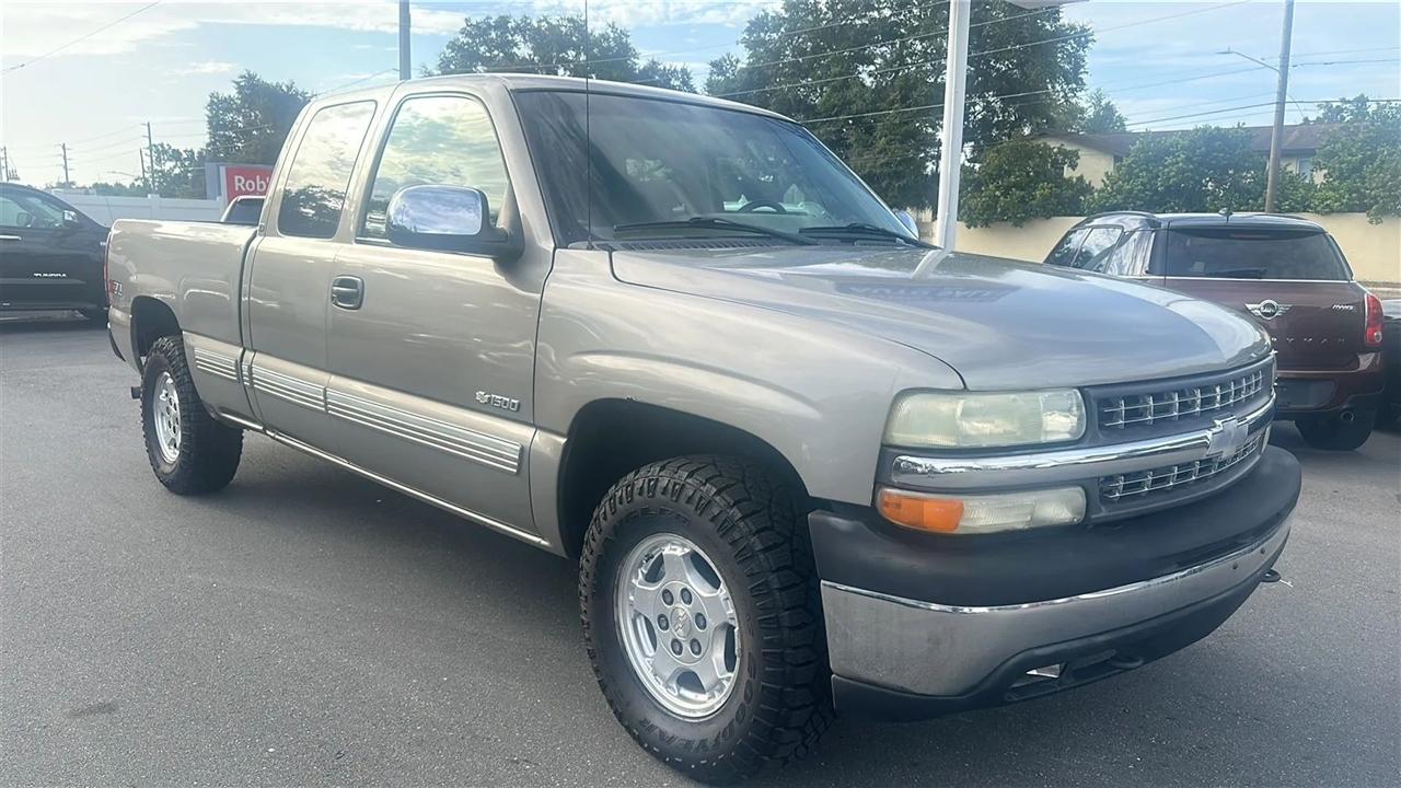 Chevrolet Silverado 1500 Ext Cab 143.5" WB 4WD LS 2002